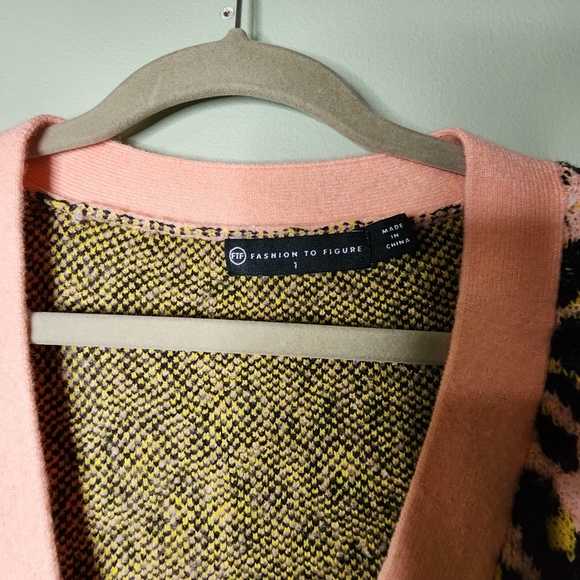 Fashion to Figure cropped cardigan, size large leopard print - Picture 8 of 8